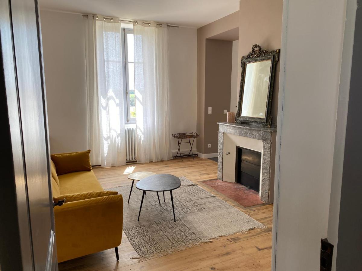 La Maison De Manon Mirande  Bagian luar foto