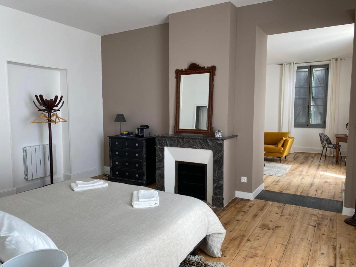 La Maison De Manon Mirande  Bagian luar foto
